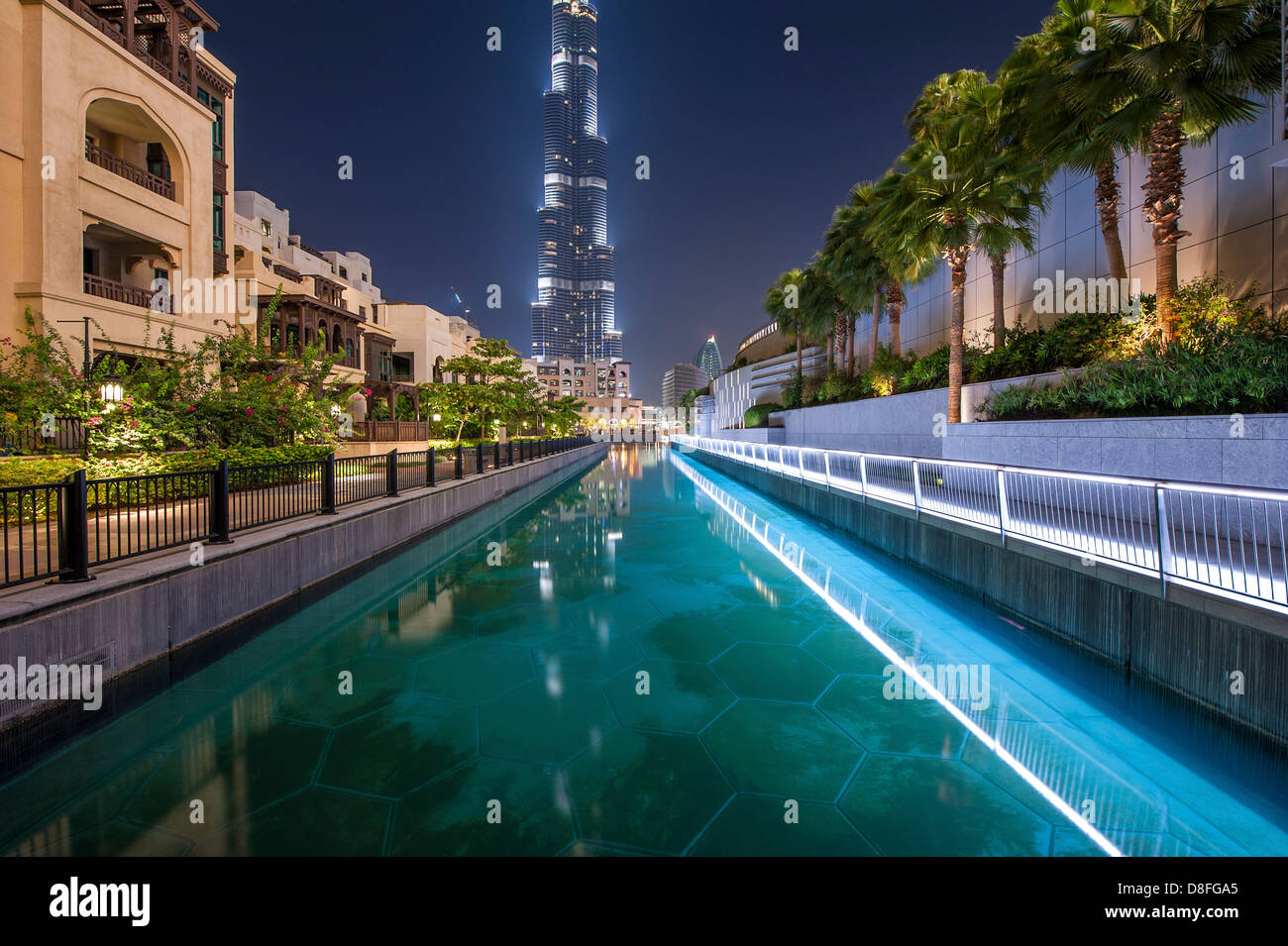 Burj Khalifa in der Nacht, Dubai, Vereinigte Arabische Emirate Stockfoto