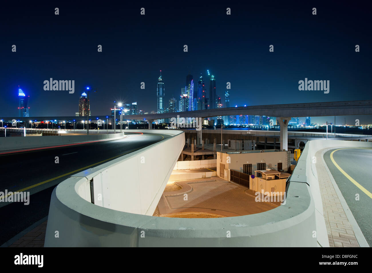 Ansicht des neuen Dubai aus die Brücke Palm Jumeirah mit dem Festland, Vereinigte Arabische Emirate Stockfoto