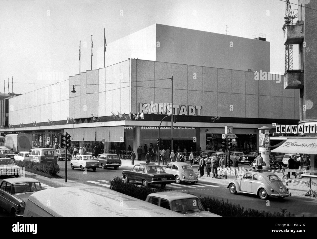 Blick auf das neu eröffnete Karstadt Shop in Berlin-Steglitz am 29. September 1967. Stockfoto