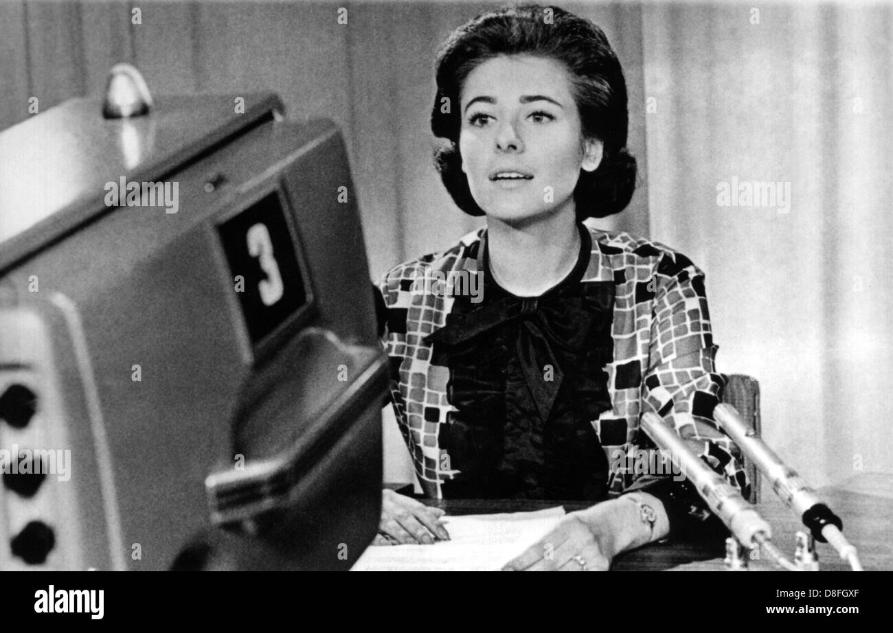 TV-Moderatorin der ersten Stunde: Edelgard Stössel (im Bild) und Victoria Voncampe (nicht im Bild) wurden durch das ZDF im Januar 1963 das tägliche Programm präsentieren. Stockfoto