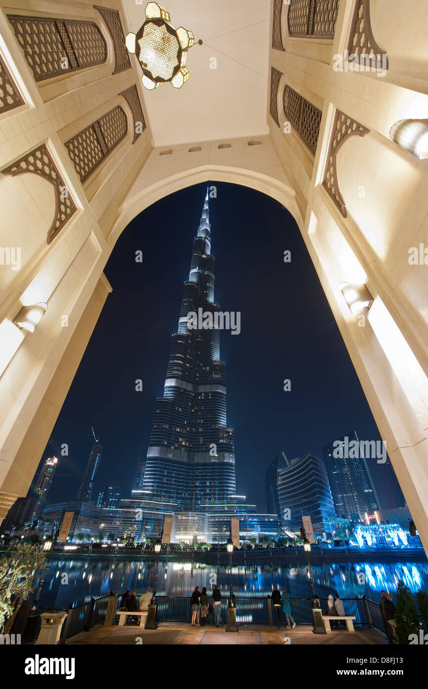 Burj Khalifa und Souk Al Bahar, Dubai, Vereinigte Arabische Emirate Stockfoto