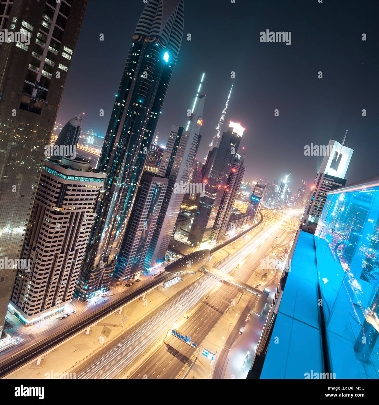 Türme entlang der Sheikh Zayed Road, Dubai, Vereinigte Arabische Emirate Stockfoto