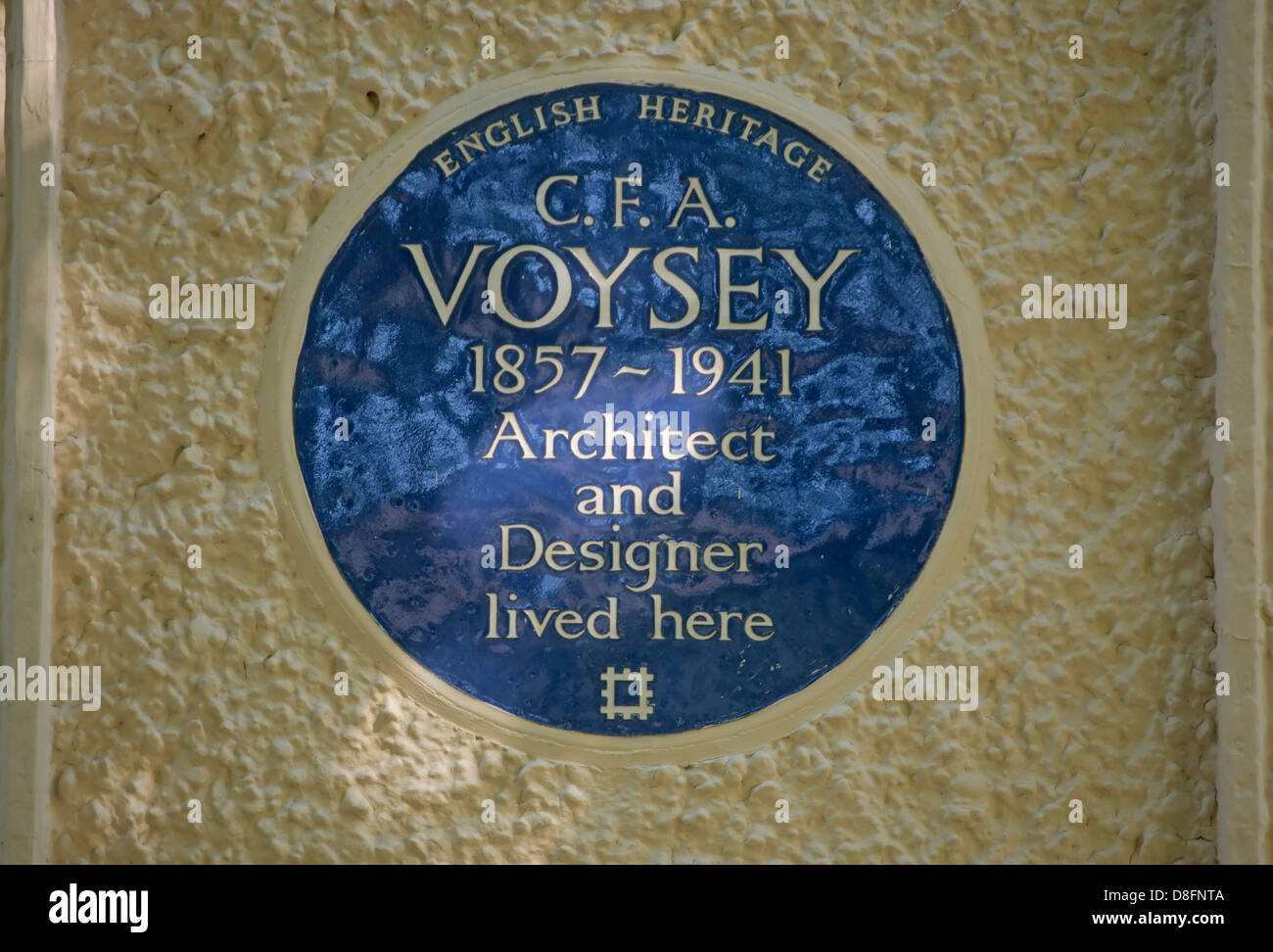 Englisches Erbe blaue Plakette markiert ein Haus des Architekten c.f.a.voysey, St Johns Wood, London, england Stockfoto