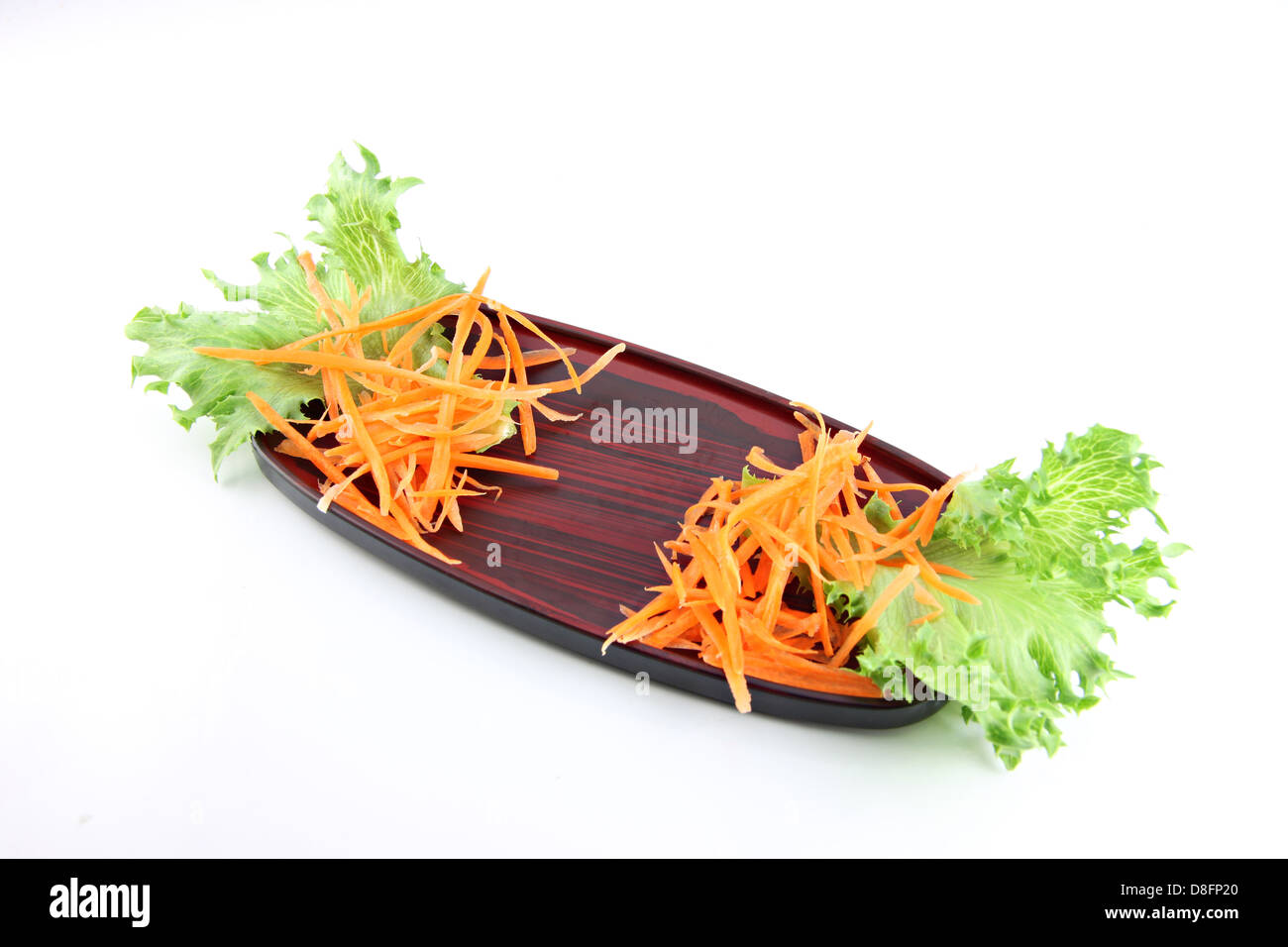 Sushi-Teller und Gemüse auf der Seite, Sushi ist eine Nahrung des japanischen. Stockfoto