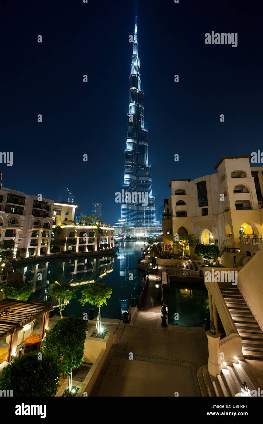 Souk Al Bahar, The Palace Hotel und Burj Khalifa in der Nacht, Downtown Dubai, Vereinigte Arabische Emirate Stockfoto