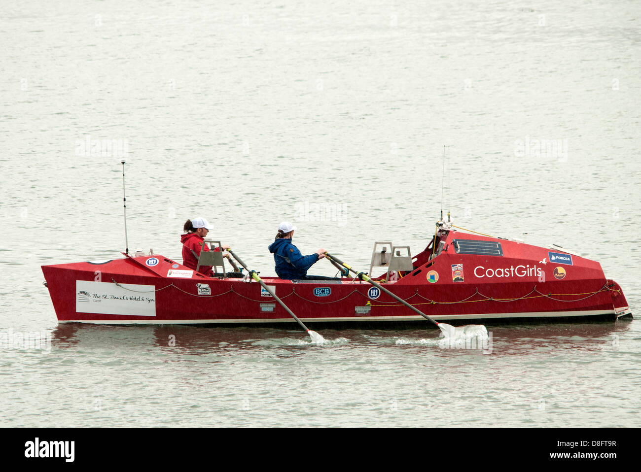 Portsmouth, UK. 28. Mai 2013. Küste-Mädchen, um Großbritannien 2013 Rudern. Boot ist Pendovey Swift genannt. Bildnachweis: Rob Wilkinson / Alamy Live News Stockfoto