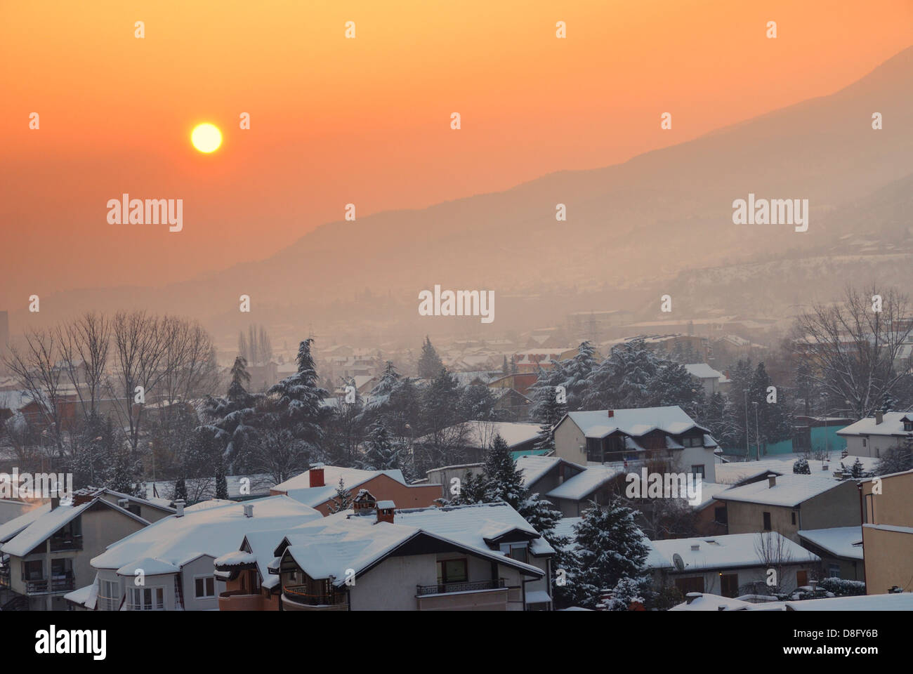 Wintermorgen am Thr Skopje city Stockfoto