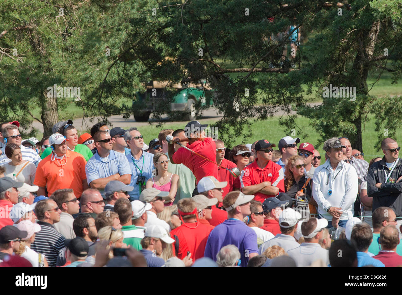 3. Juni 2012: Tiger Woods abschlägt am 15. Loch während der Endrunde der The Memorial Tournament im Muirfield Village Golf Club in Dublin, Ohio Stockfoto