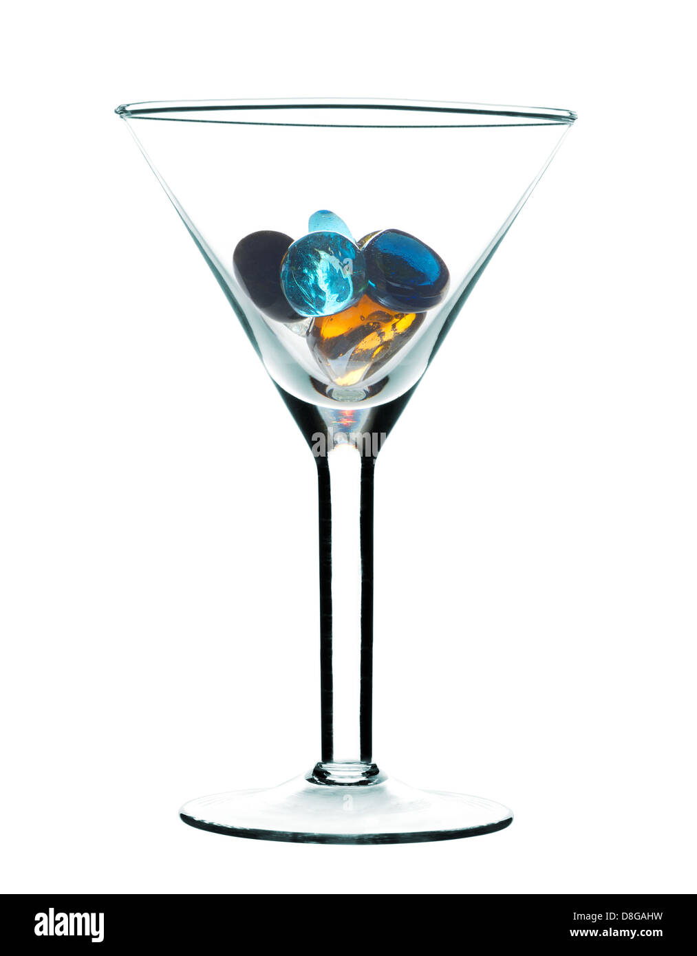 Glas für Martini mit Glassteinen Farbe Stockfoto