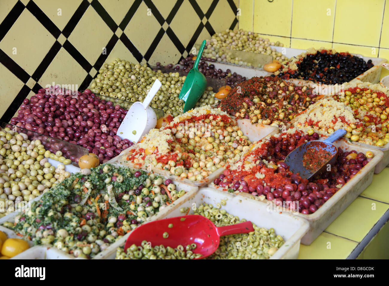 Oliven zum Verkauf in der Medina von Rabat, Marokko Stockfoto