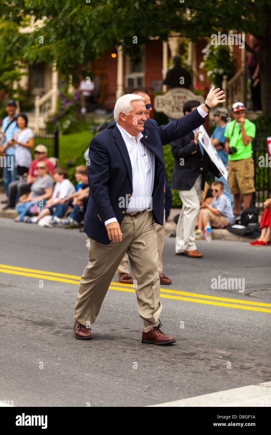 Gouverneur von Pennsylvania Tom Corbett an der Memorial Day Parade in Gettysburg, PA. Stockfoto