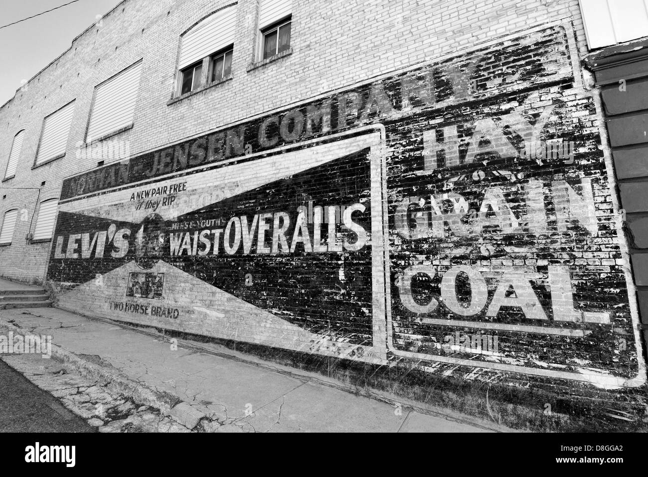 Alte Anzeige für die zweite jemals JC Penny speichern auf der Seite ein altes Gebäude in der historischen Kleinstadt Eureka, Utah. Stockfoto