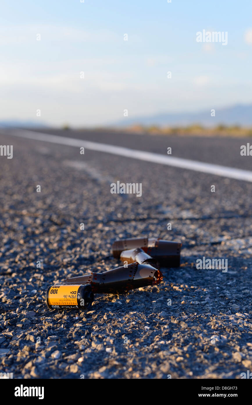 Ausrangierte Filmrolle an der Seite der Autobahn im Bereich des großen Beckens von Utah. Stockfoto