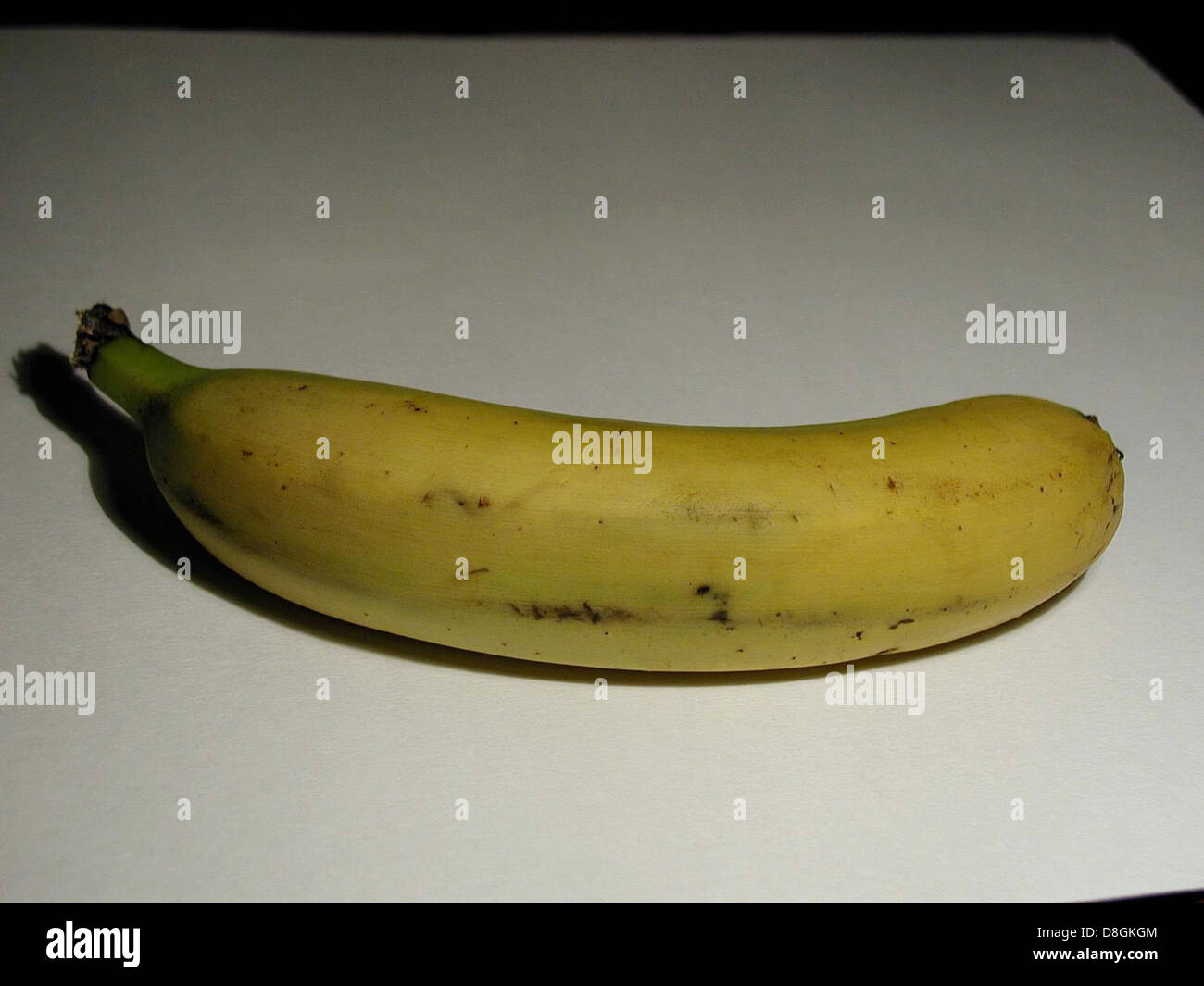 Banane auf weißem Hintergrund. Stockfoto