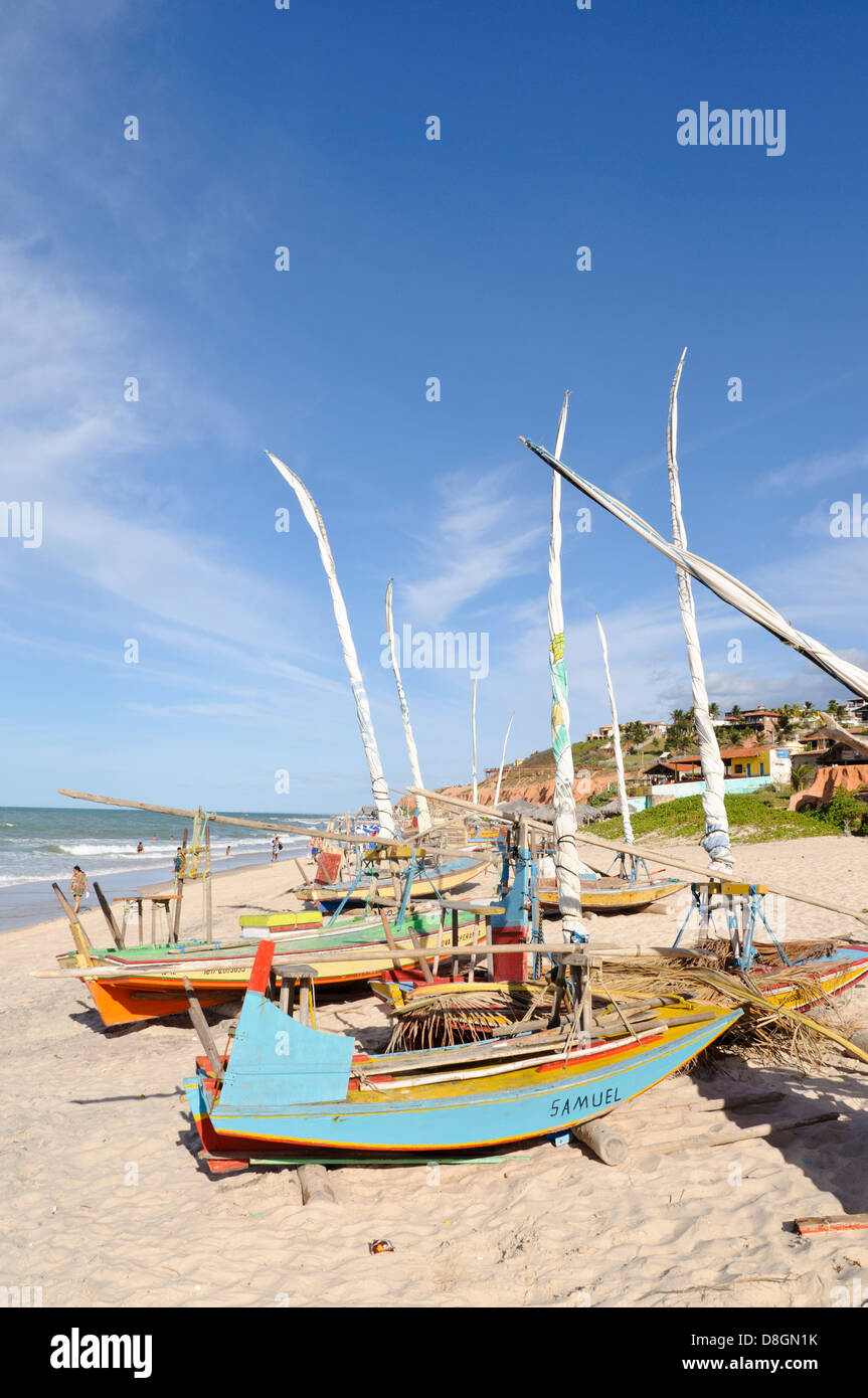 Segelboote am Strand Canoa Quebrada, Ceará, Brasilien Stockfoto