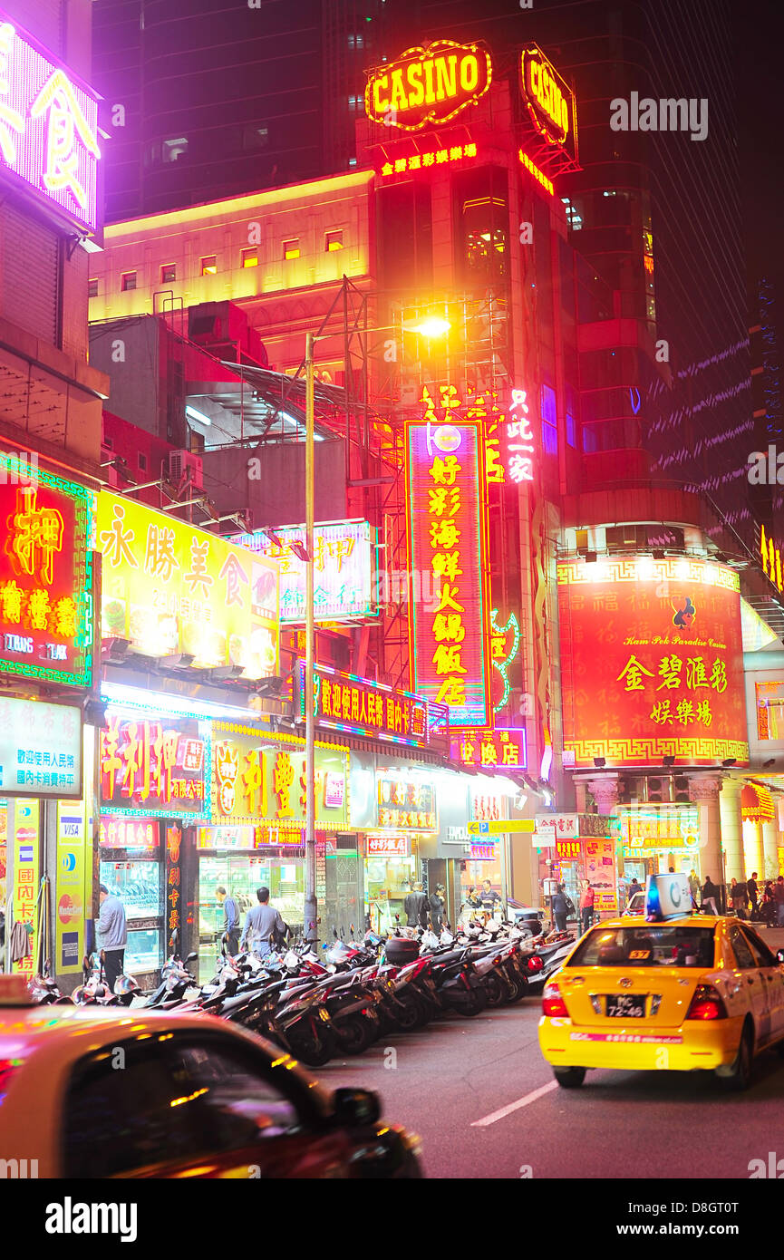 Macau-Straße am Abend. Stockfoto