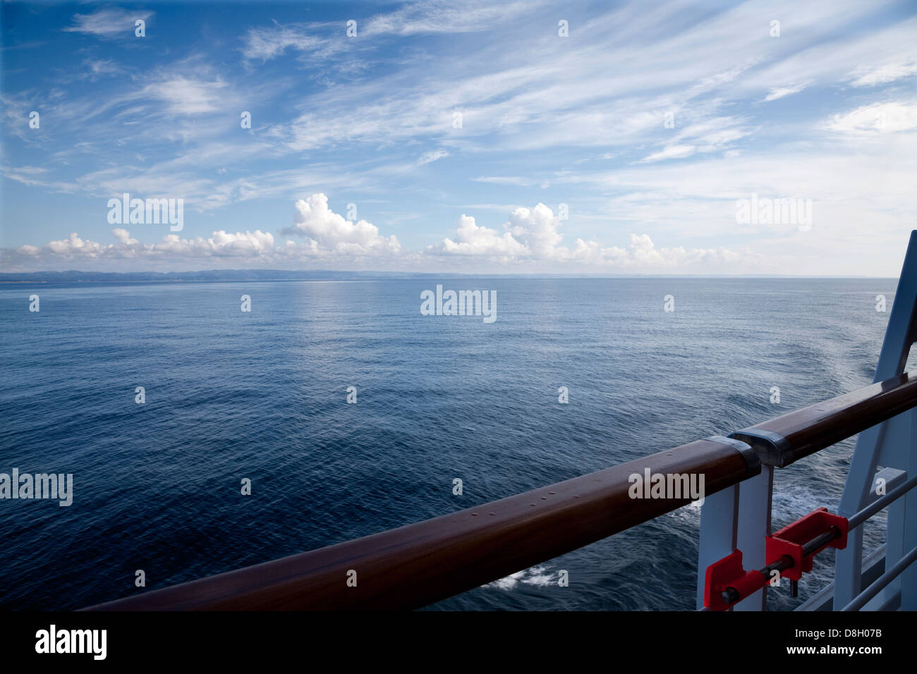 Seelandschaft mit Wolken am Schiff Kreuzfahrt navigation Stockfoto