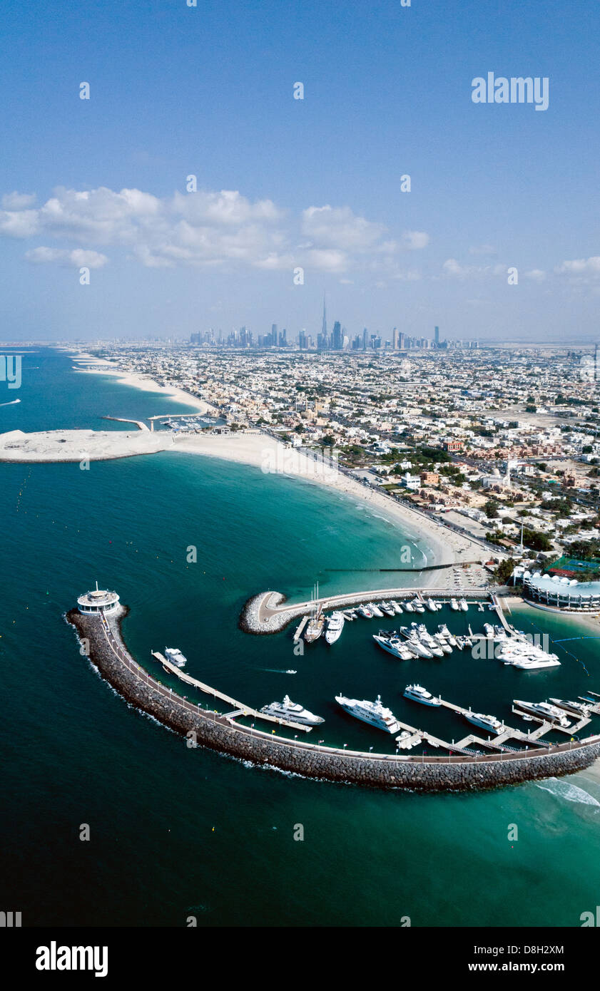 Schöne exklusive Hotels in Vereinigte Arabische Emirate am Strand neben dem Jumeirah Beach Hotel namens Antenne 7 Sterne Burj Al Arab Hotel in Dubai Stockfoto