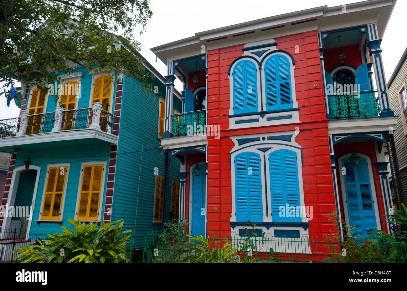 Bunte Bett & Frühstück zu Hause in der Innenstadt von New Orleans Louisiana mit Fensterläden Stockfoto