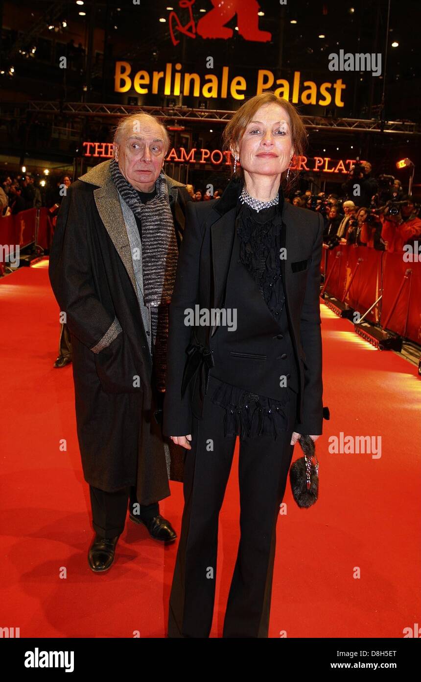 Isabelle Huppert und Claude Chabrol ("Comedy of Power") auf dem roten Teppich der Berlinale, den 56. Internationalen Filmfestspielen in Berlin im Jahr 2006. Stockfoto