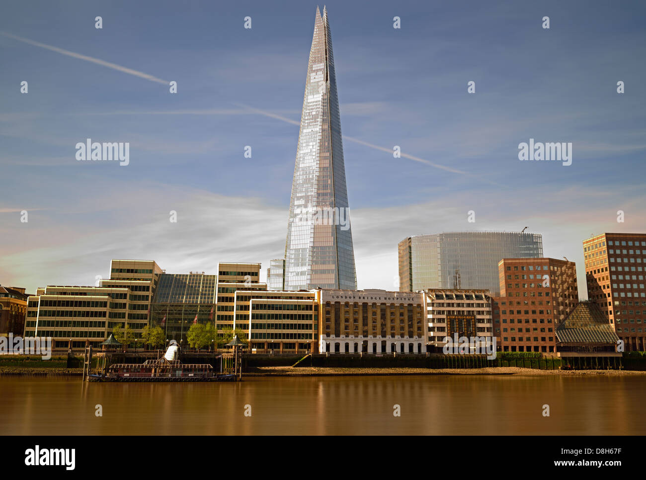 Der Shard Langzeitbelichtung über der Themse, London Bridge Viertel, London, Vereinigtes Königreich Stockfoto