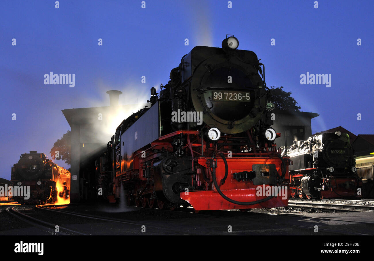 Dampflokomotiven in den Abend Stockfoto