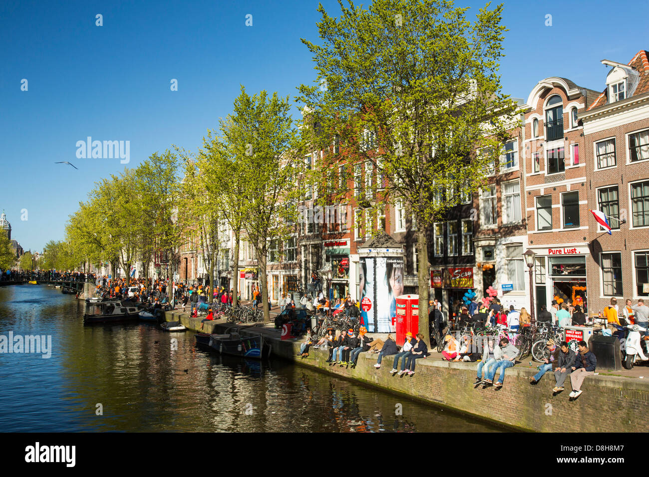 Ein Kanal in Amsterdam, Niederlande. Stockfoto