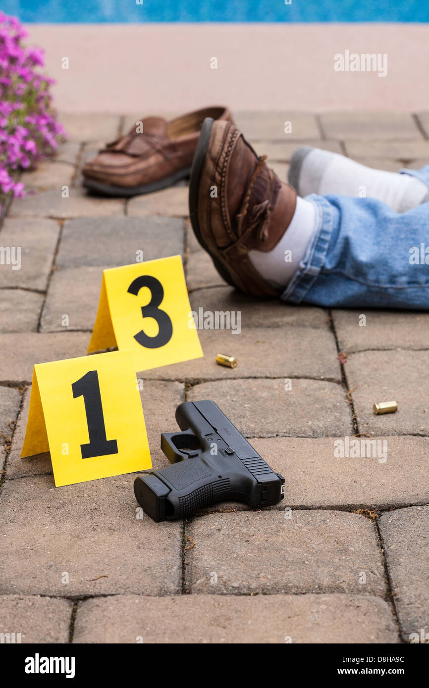 Beweis-Marker auf Pistole Mord Tatort Stockfoto