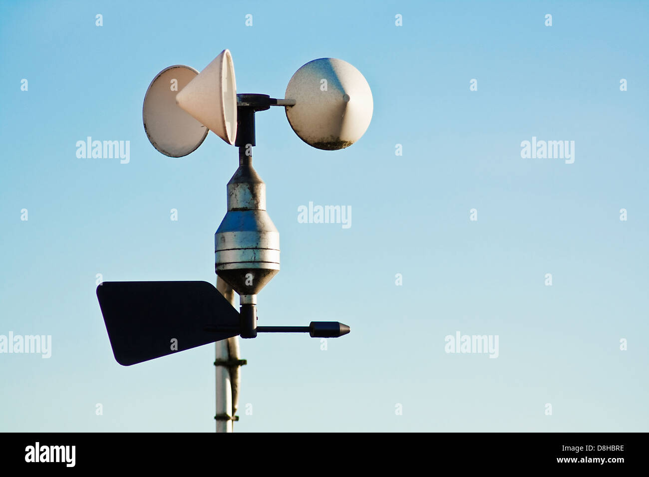 Windmesser Wetterstation misst Windgeschwindigkeit für Klima ändern, Trends und Prognosen Stockfoto