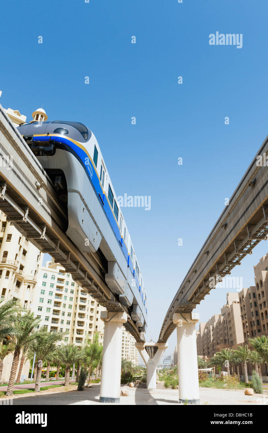 Obenliegenden Einschienenbahn-Eisenbahn, die Transport der Passagiere zum The Atlantis Hotel auf der Insel The Palm Jumeirah in Dubai Vereinigte Arabische Emirate Stockfoto