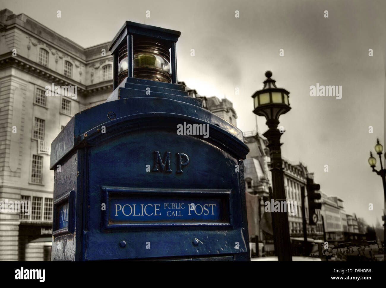 Blaue Polizei öffentlichen Aufruf Box London Dr Who, Piccadilly, England UK Stockfoto