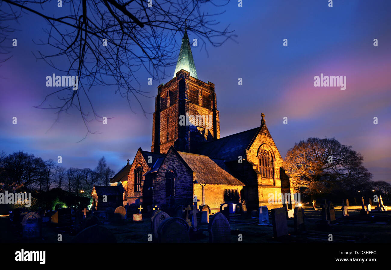 Die Kirche in Walton, Warrington Dämmerung North West England UK Stockfoto