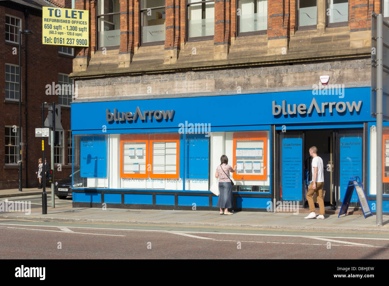 Blauen Pfeil das Amt für Personalauswahl auf Princess Street Manchester. Blauer Pfeil ist ein britisches Beschäftigung und Personalberatung. Stockfoto