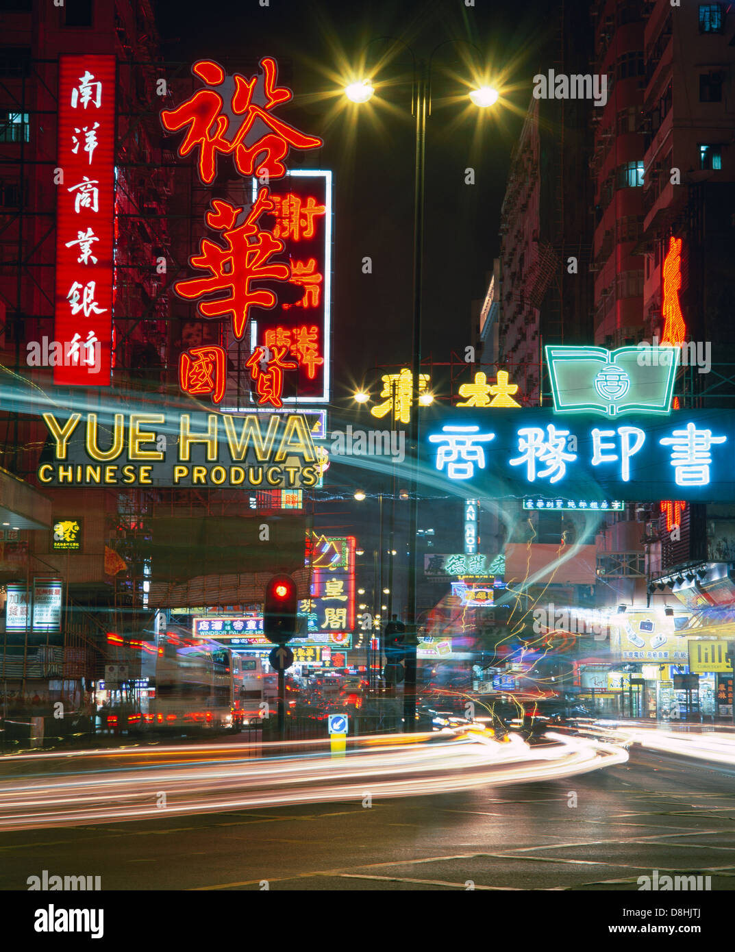 Straßenbild und Neonlichter von Hong Kong, China Stockfoto