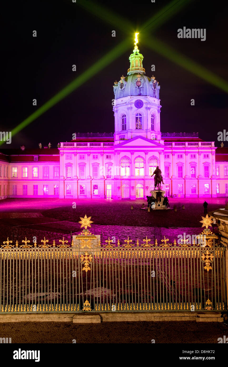 Europa, Deutschland, Berlin, Charlottenburg, Weihnachten Markt am Schloss Charlottenburg, die nachts beleuchtet Stockfoto