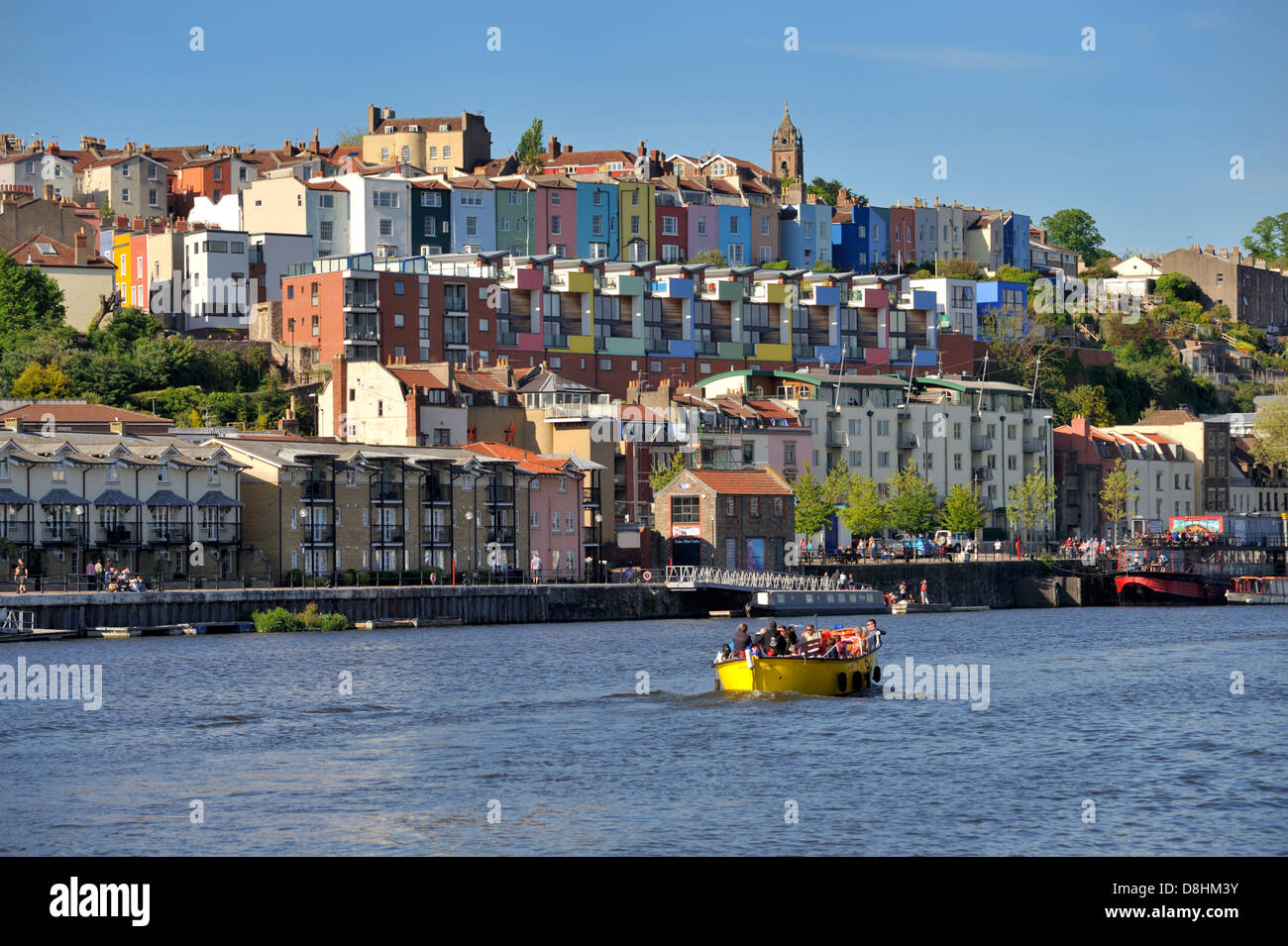 Bristol Hafen mit Hotwells und Clifton Holz schwimmende Häuser hinter Stockfoto