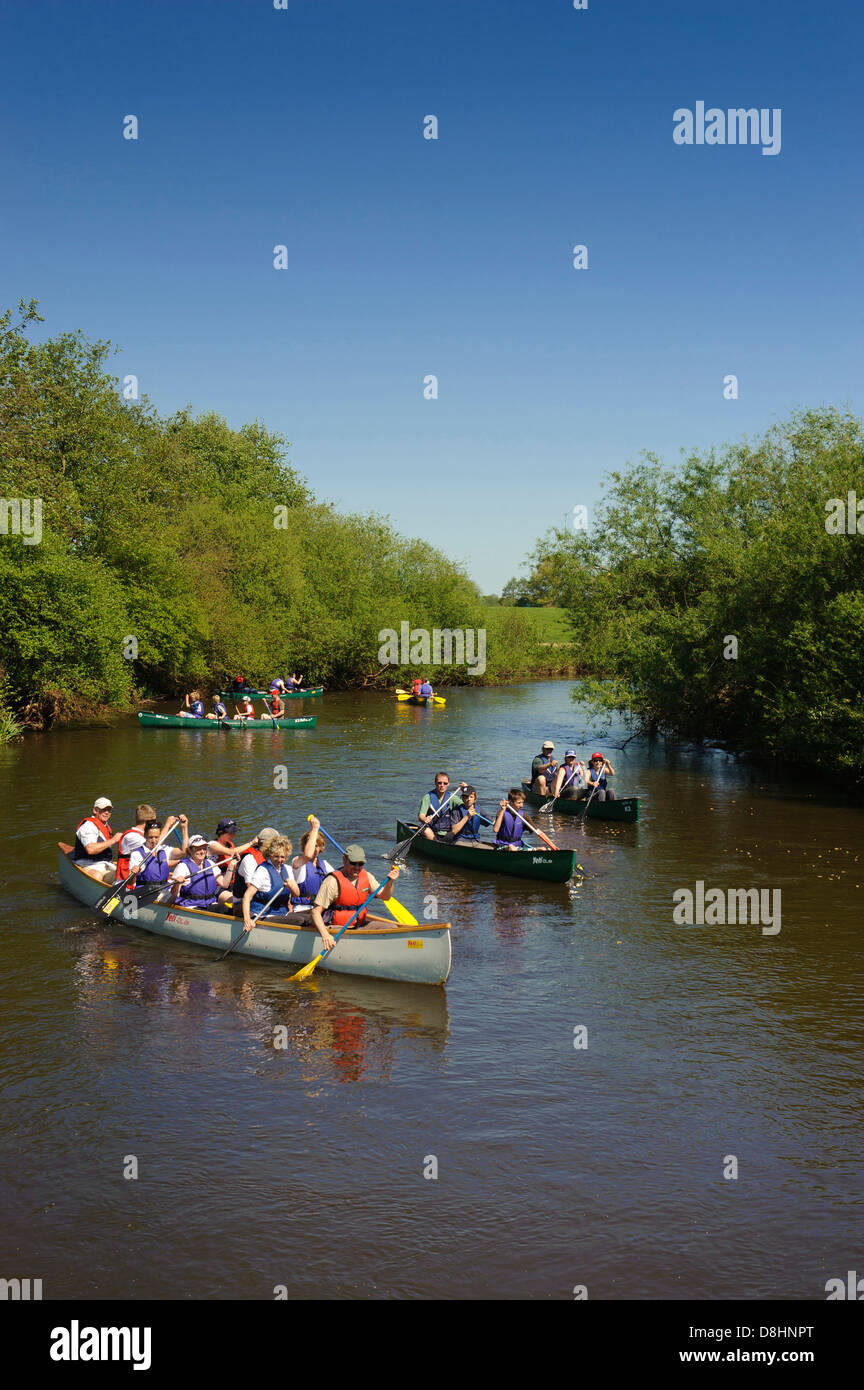 Kanutour auf der Hunte Fluss, Oldenbuger Land, Niedersachsen, Deutschland Stockfoto