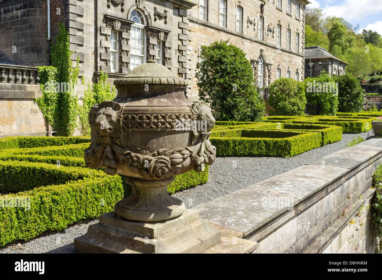 Reich verzierte Brüstung Dekoration Pollok House, Glasgow, Schottland, UK Stockfoto