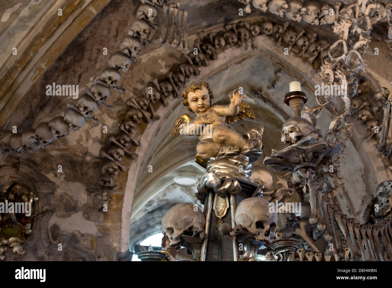 Schädel und Knochen im Kutna Horas "Bone" Kirche Sedlec Beinhaus in Tschechien, Europa. Stockfoto