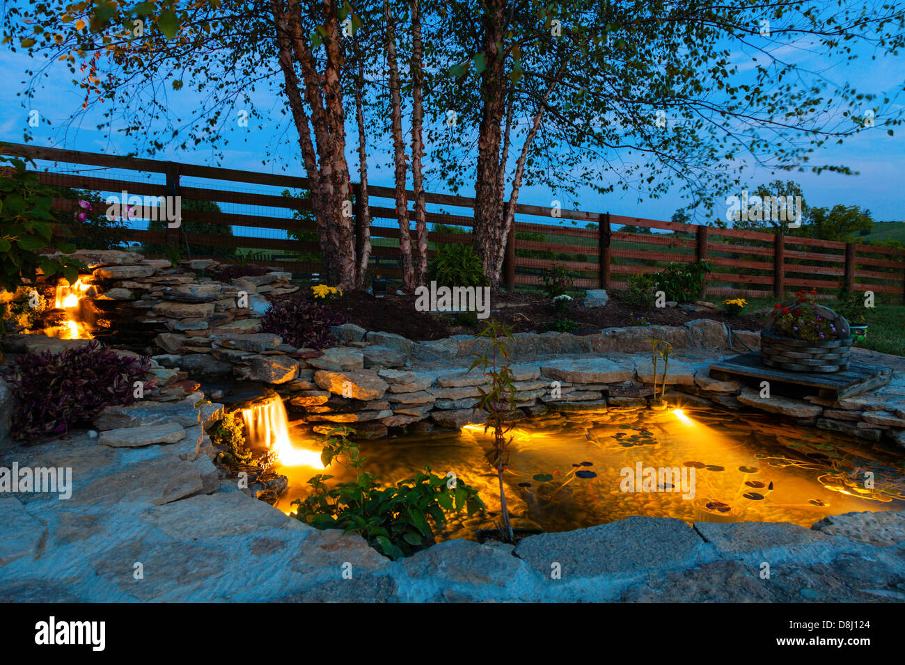 Der garten bei nacht Stockfotos und bilder Kaufen Alamy