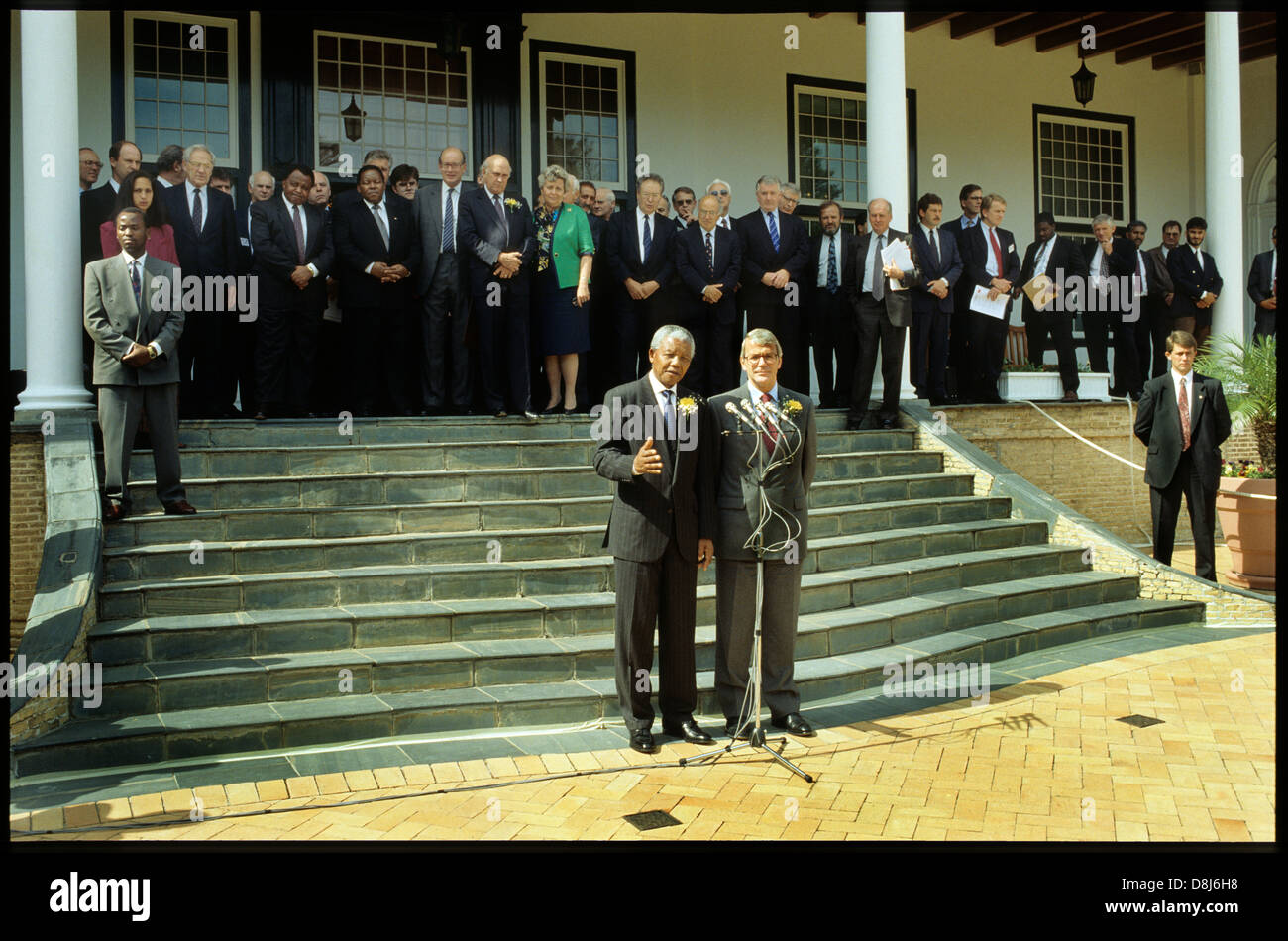 Präsident Nelson Mandela beherbergt UK Premierminister John Major auf die Tuinhuis, Kapstadt, September 1994 Stockfoto