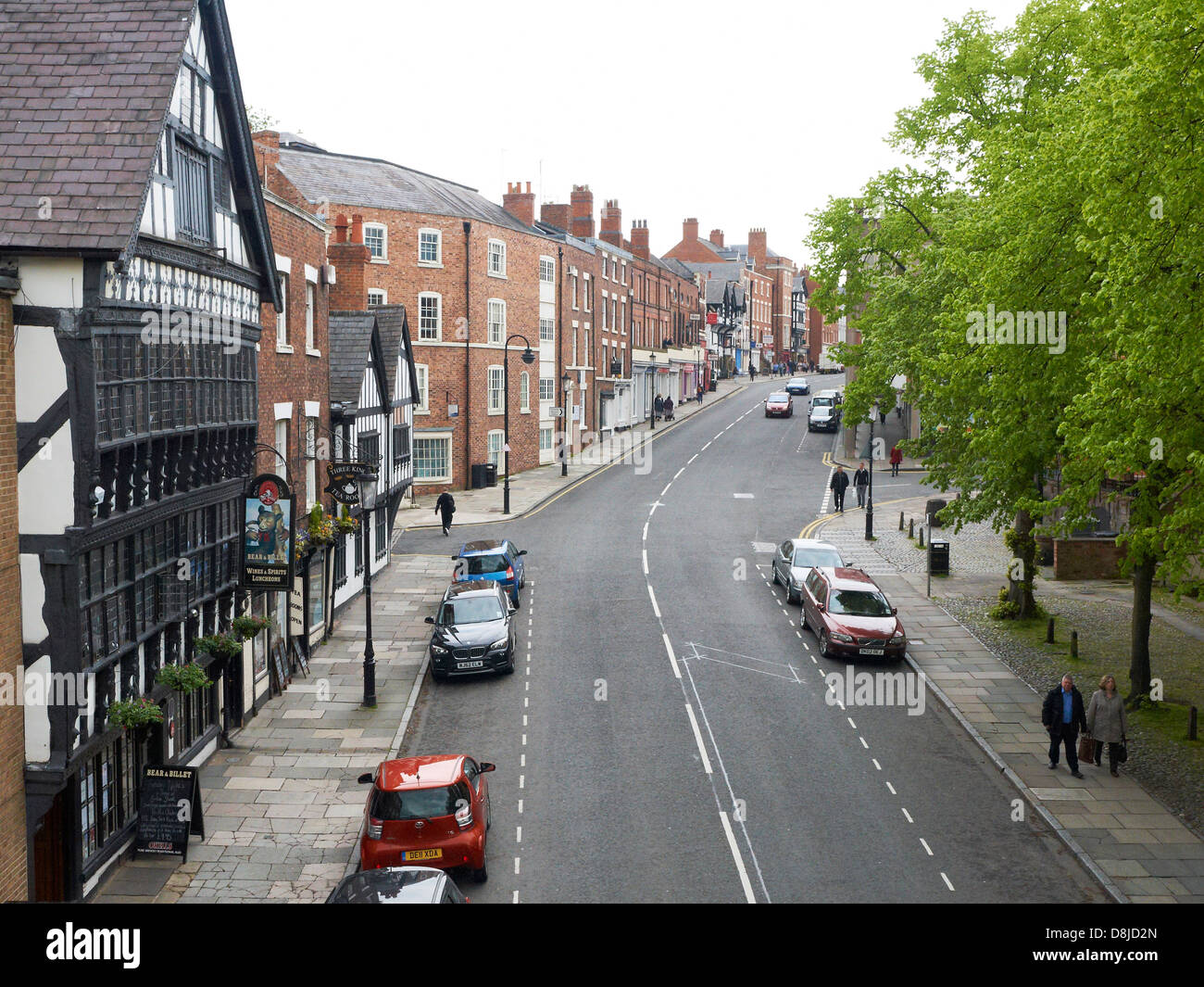 Blick ins untere Bridge Street von Stadtmauer in Chester Cheshire UK Stockfoto