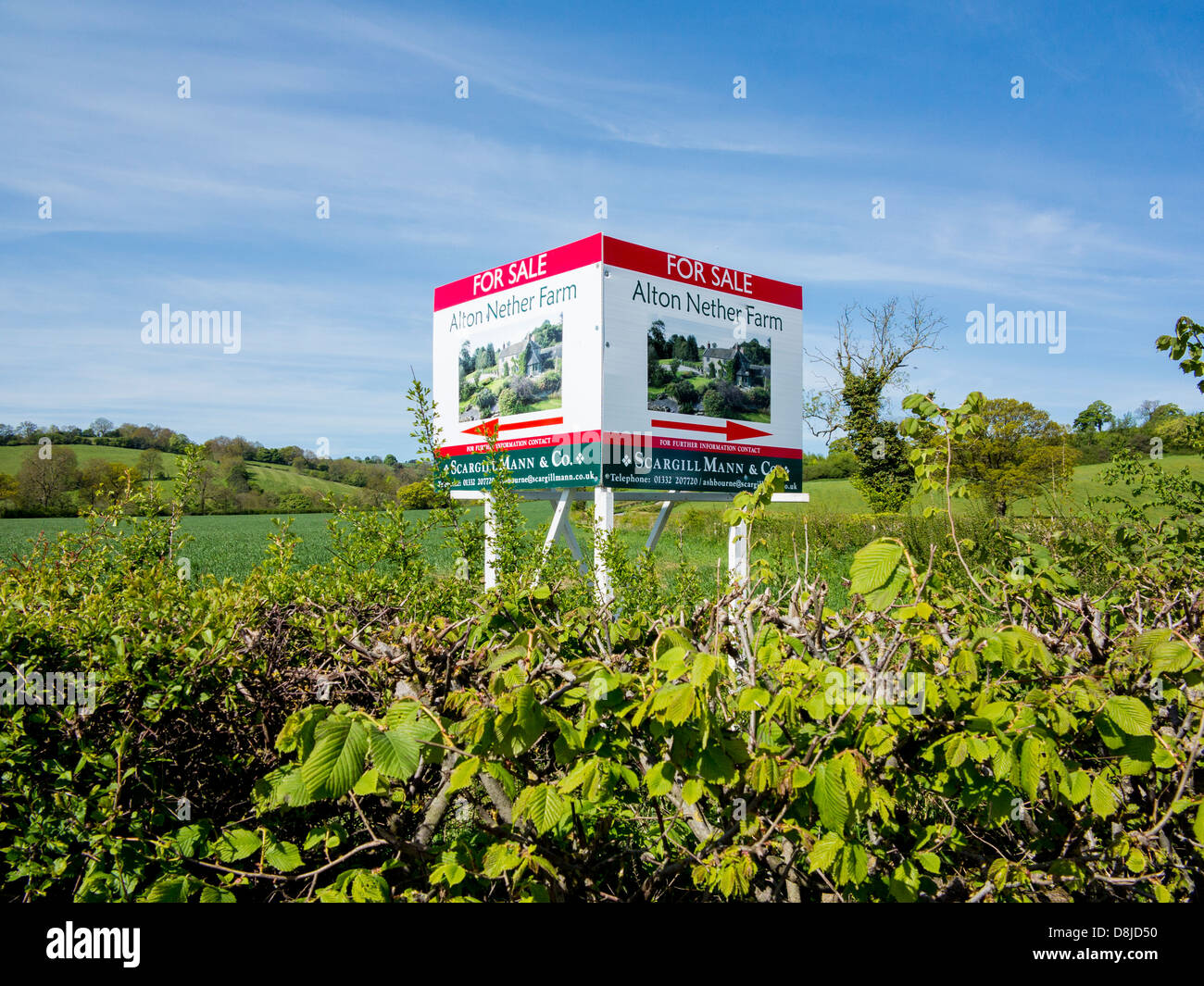 Bauernhof zum Verkauf unterzeichnen in Derbyshire, England. Stockfoto