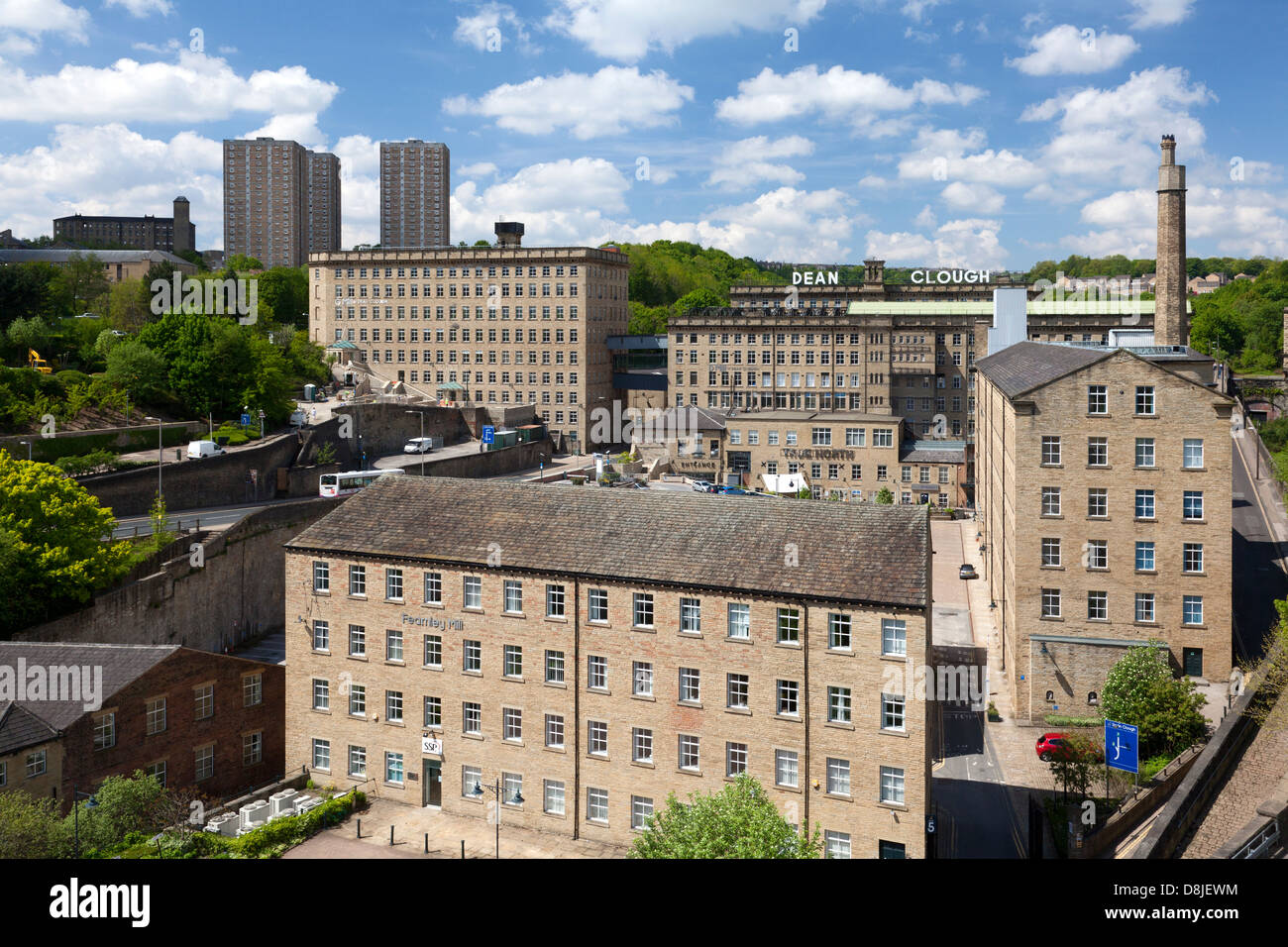 Dean Clough Komplex gesehen von North Bridge, Halifax, West Yorkshire Stockfoto
