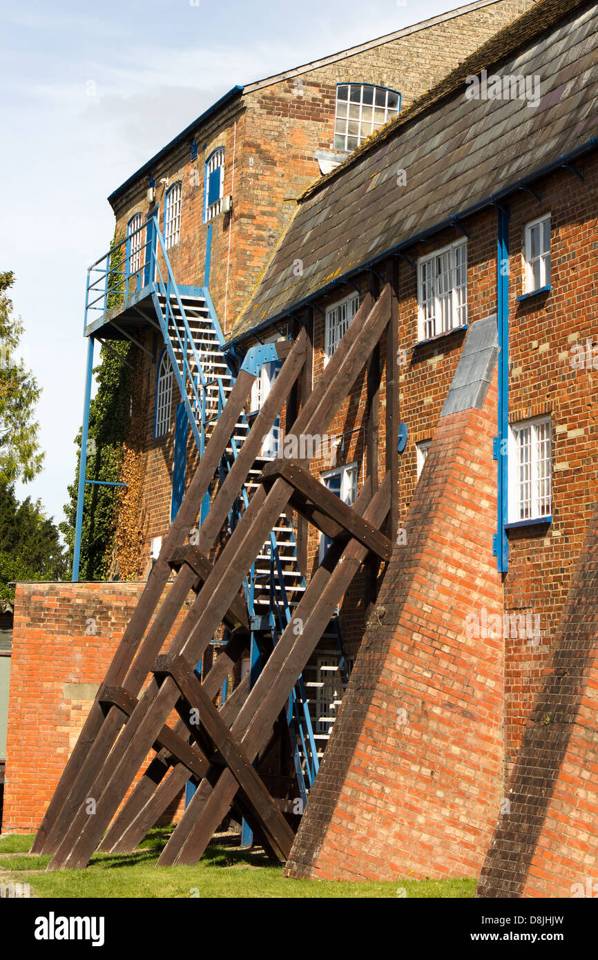 Baustützen für Gebäude. Wilton-Dorf. England-UK Stockfoto