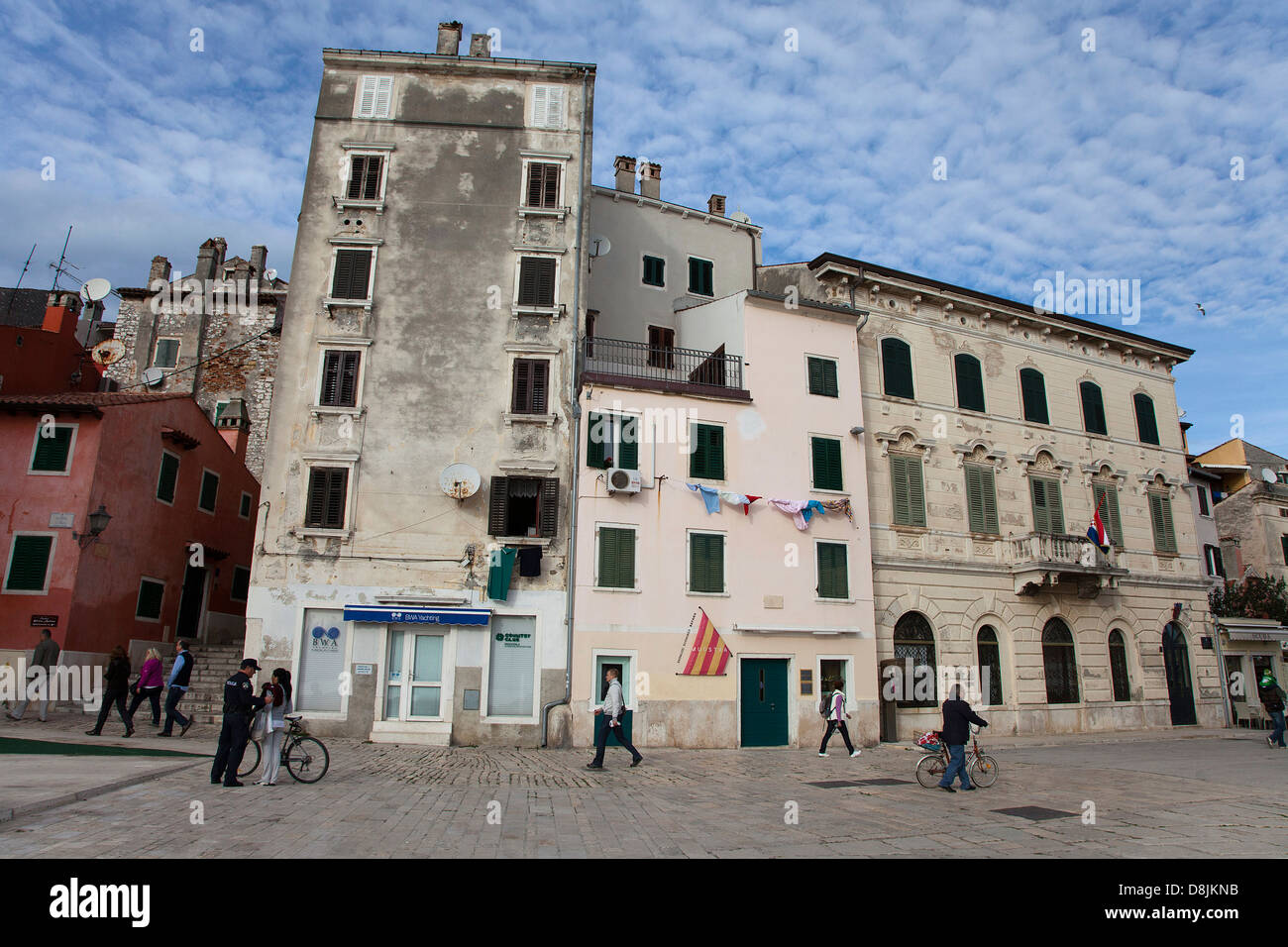 Gebäude entlang Obala Pina in Rovinj, Kroatien. Stockfoto