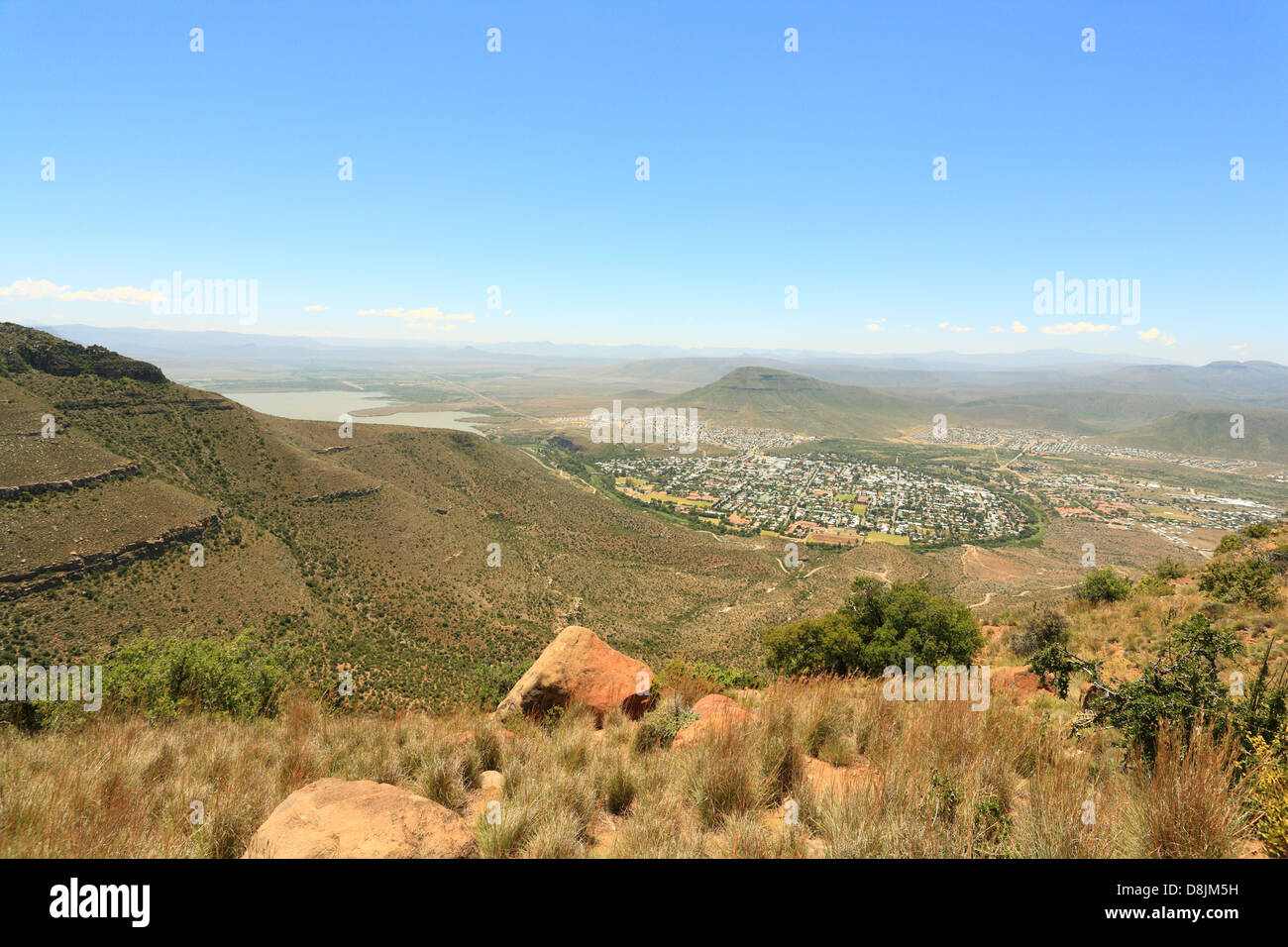 Luftbild von Graaff Reinet und lokalen Damm genommen aus den umliegenden Bergen, Eastern Cape Südafrika Stockfoto