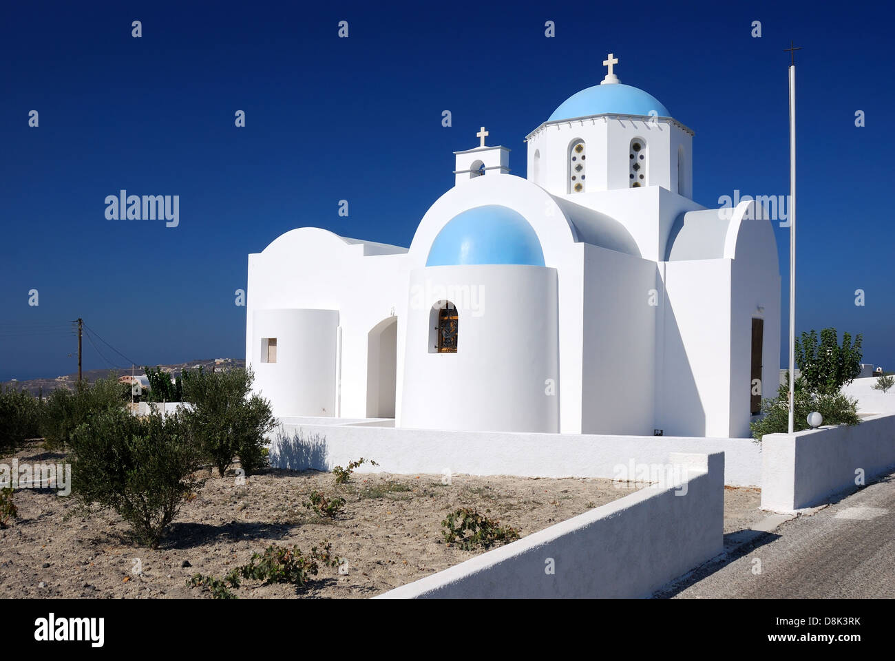 Traditionelle Kirchenarchitektur in Santorin, Griechenland Stockfoto