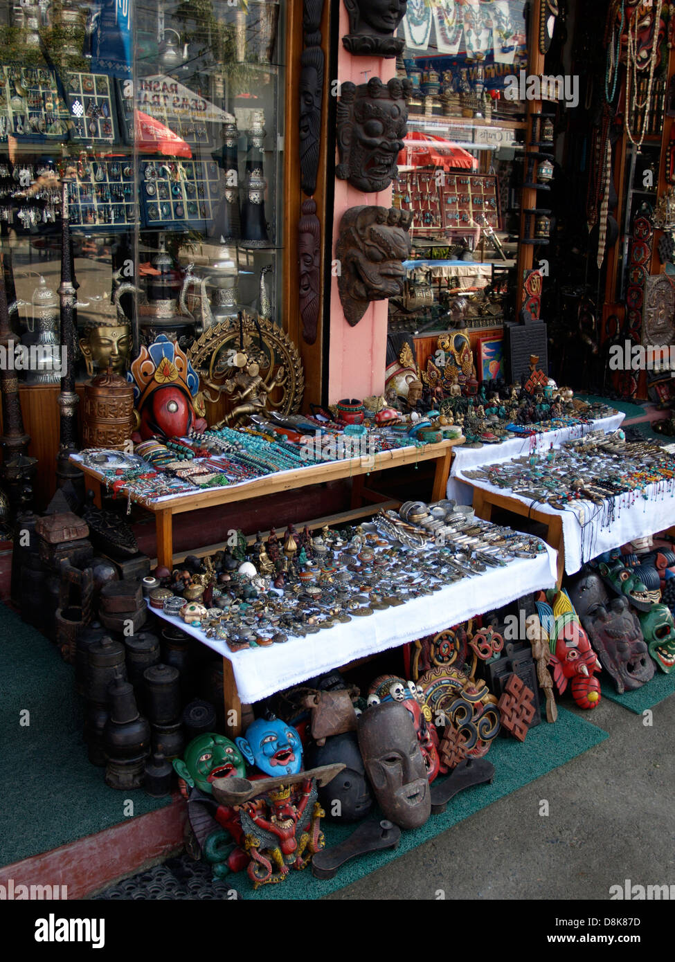 asiatische Asia Kathmandu Nepal religiöse Andenken Symbol Tourismus Tourist vermarkten Stockfoto