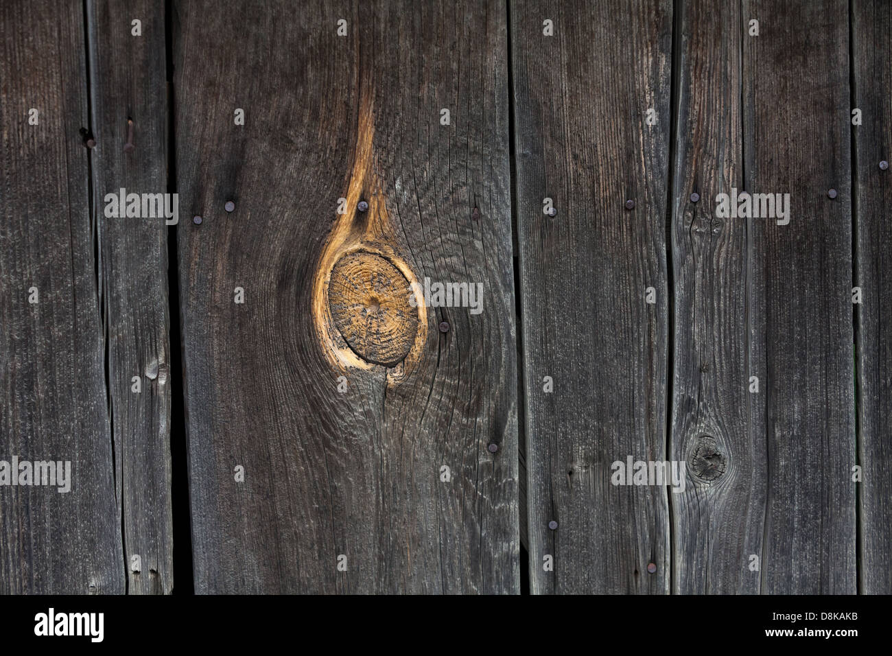 verwitterte Holz mit Knoten für Hintergrund Stockfoto
